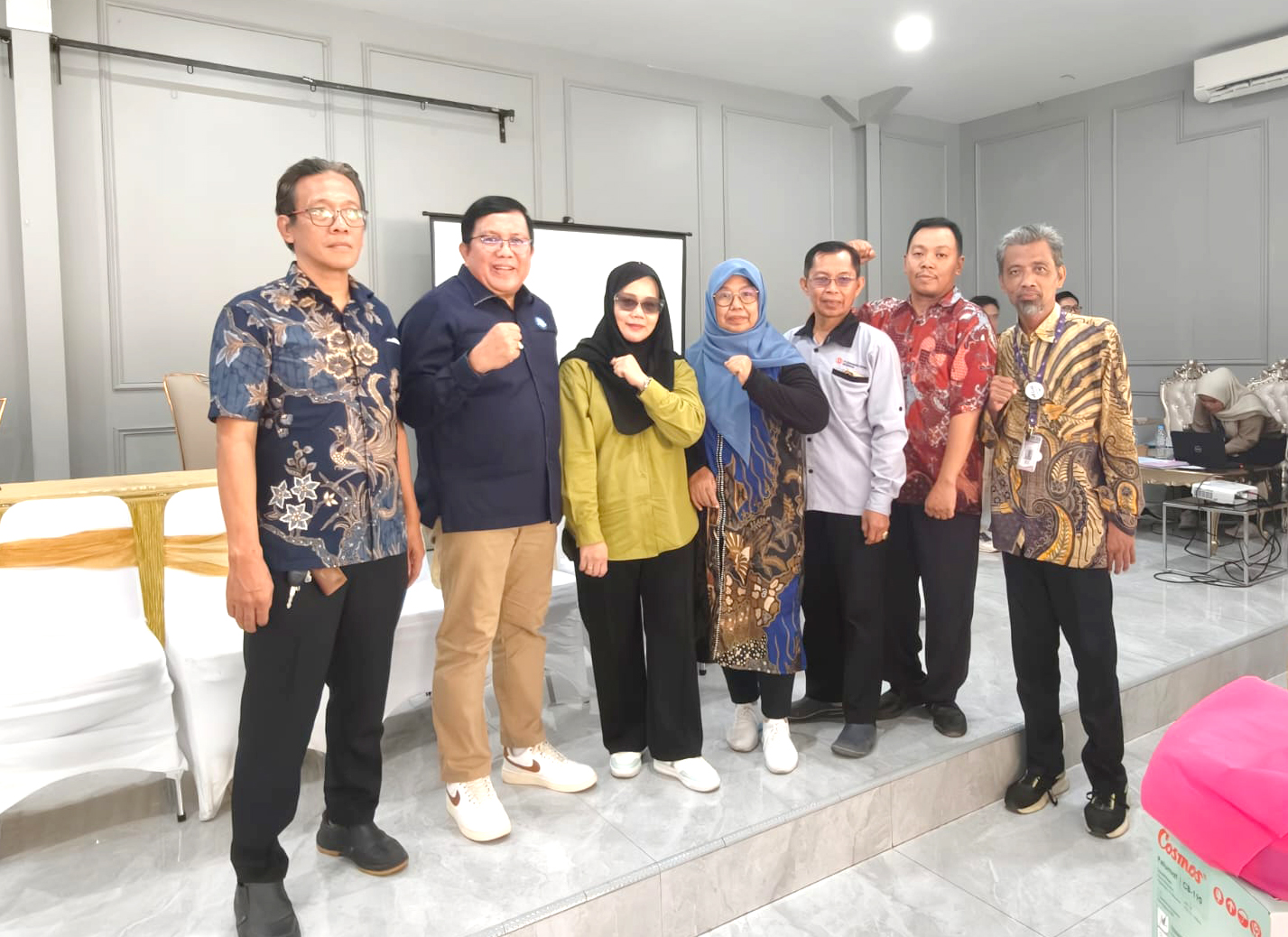 Menghadiri dan memberikan sambutan pada acara Corporate Gathering dan Seminar Kesehatan Kerja RS Permata Jonggol bekerjasama dengan FORKOM HRD CKLAP Cileungsi-Klapanunggal